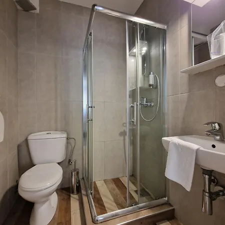 Bed & Breakfast Garni House 46 3*